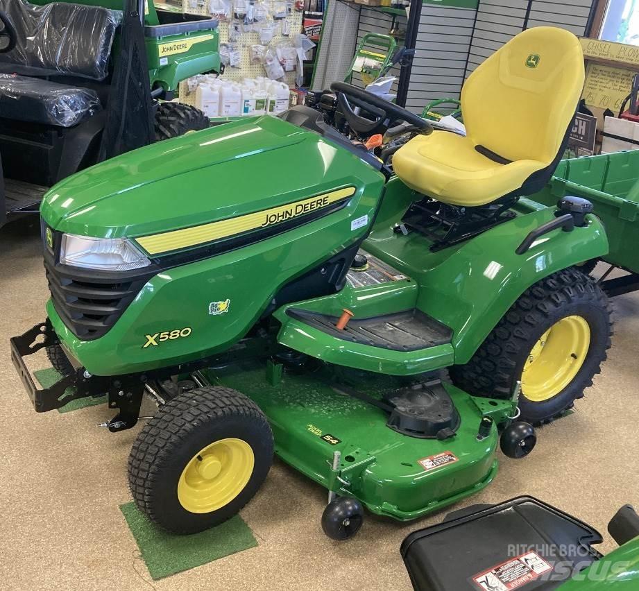 John Deere X580 جرارات مدمجة