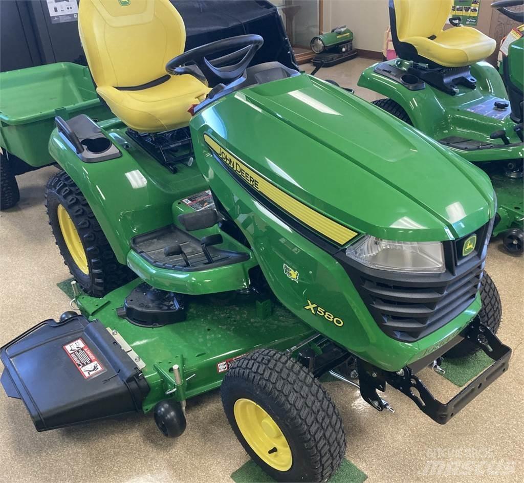 John Deere X580 جرارات مدمجة