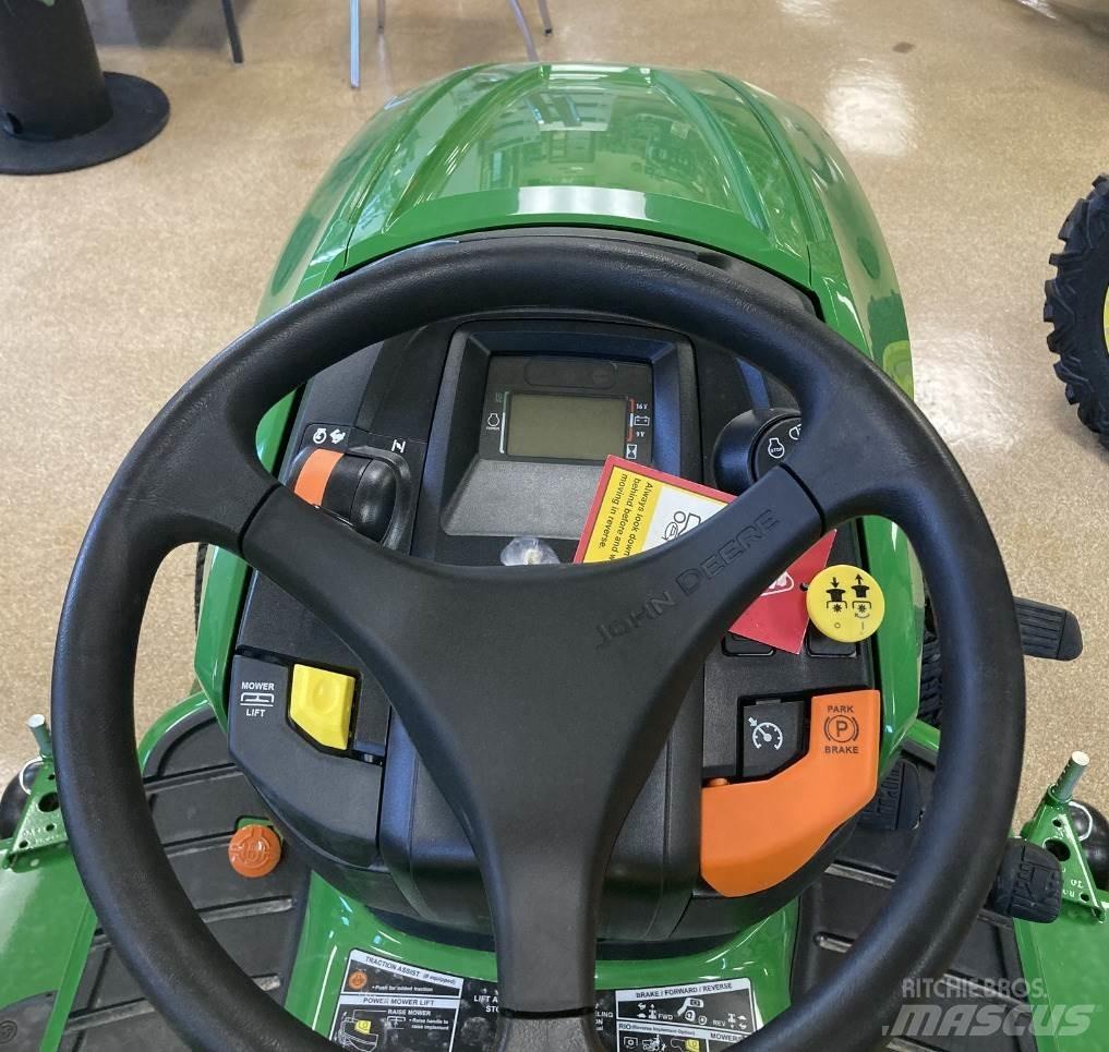 John Deere X580 جرارات مدمجة