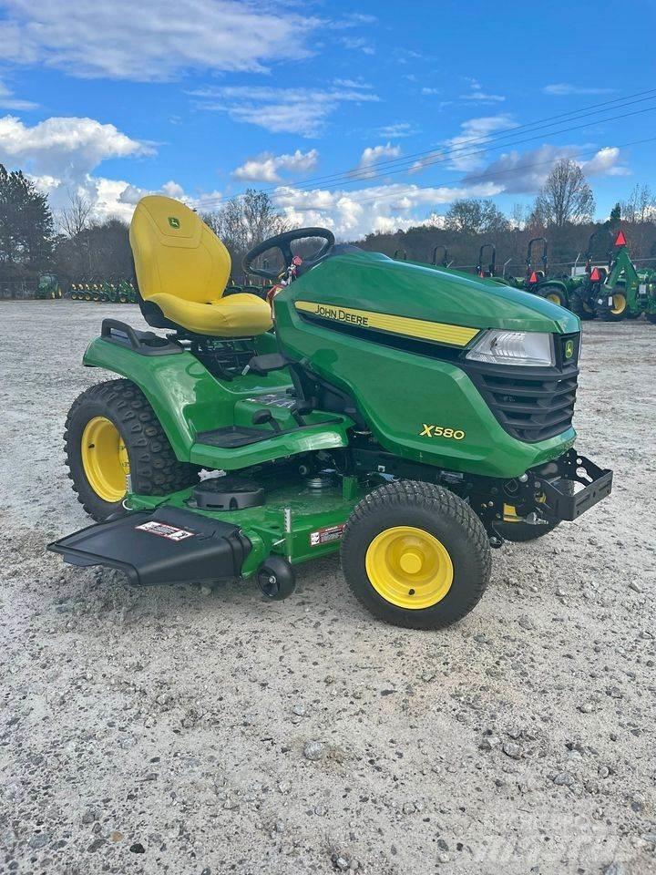 John Deere X580 جرارات مدمجة