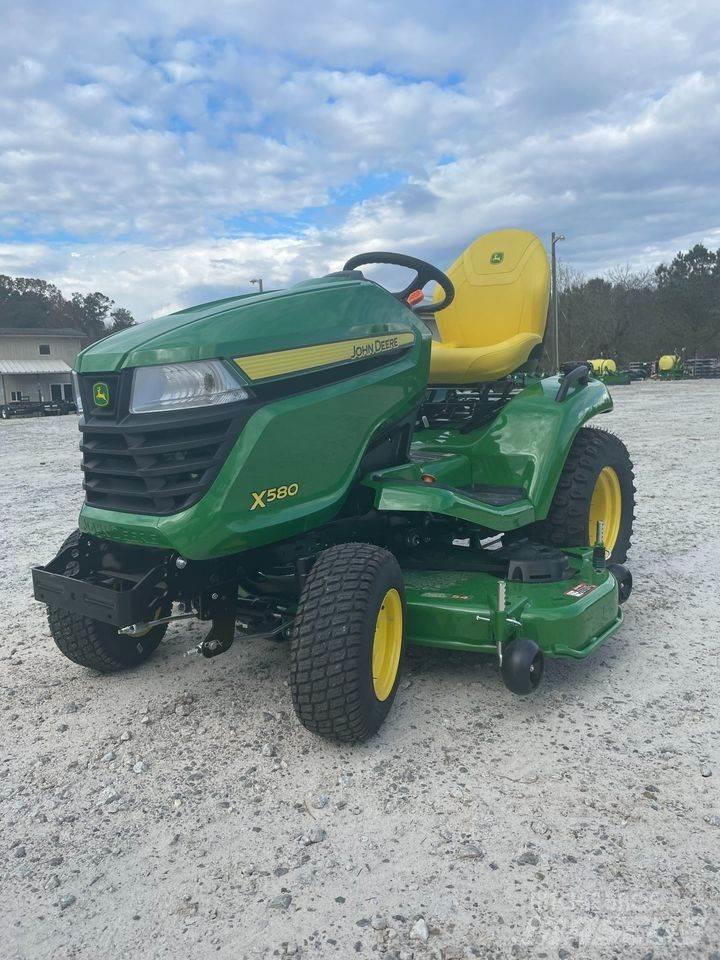 John Deere X580 جرارات مدمجة