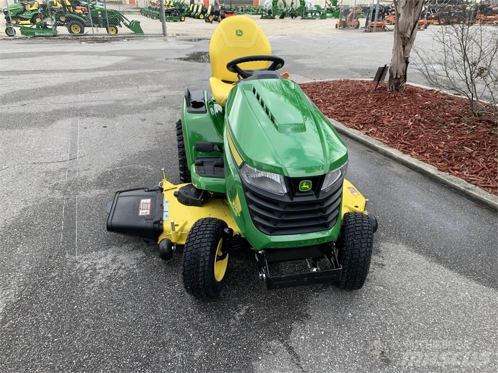 John Deere X580 جرارات مدمجة