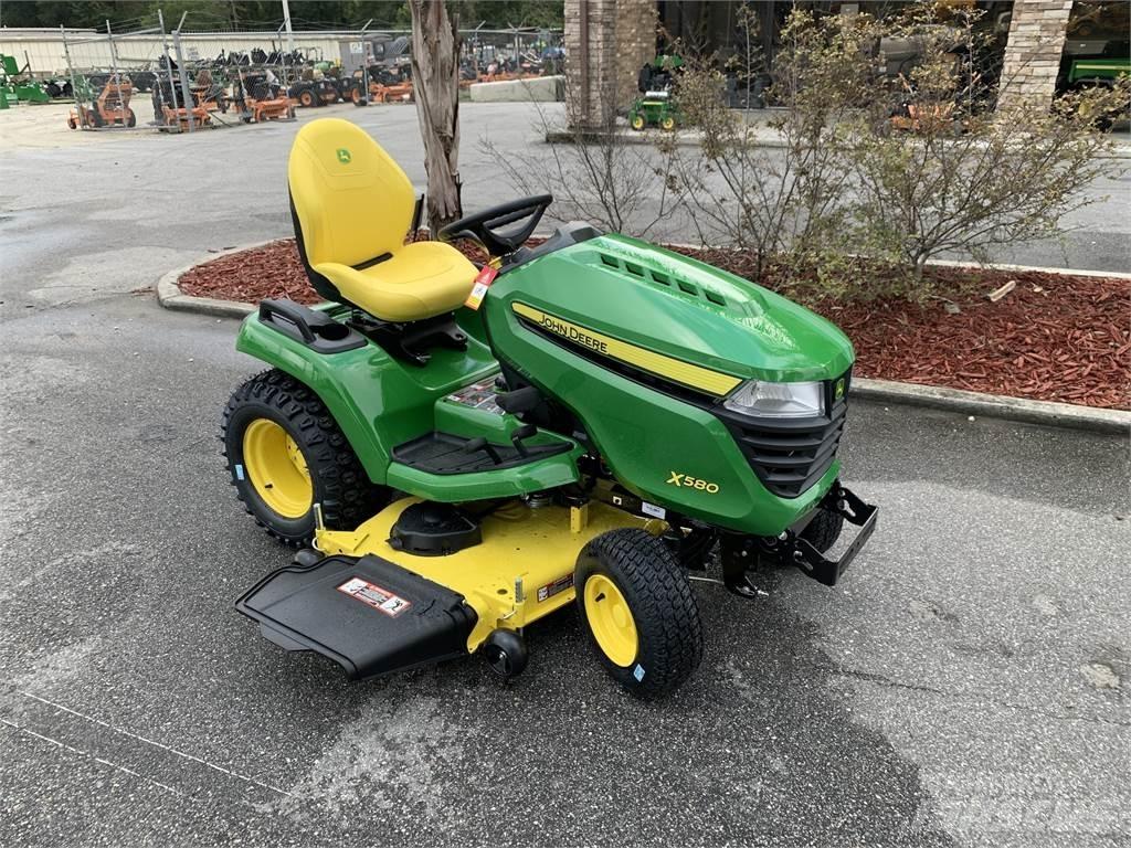 John Deere X580 جرارات مدمجة