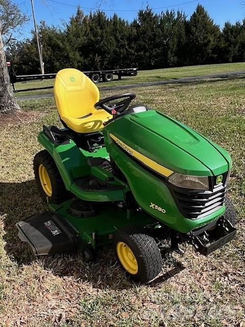 John Deere X580 جرارات مدمجة