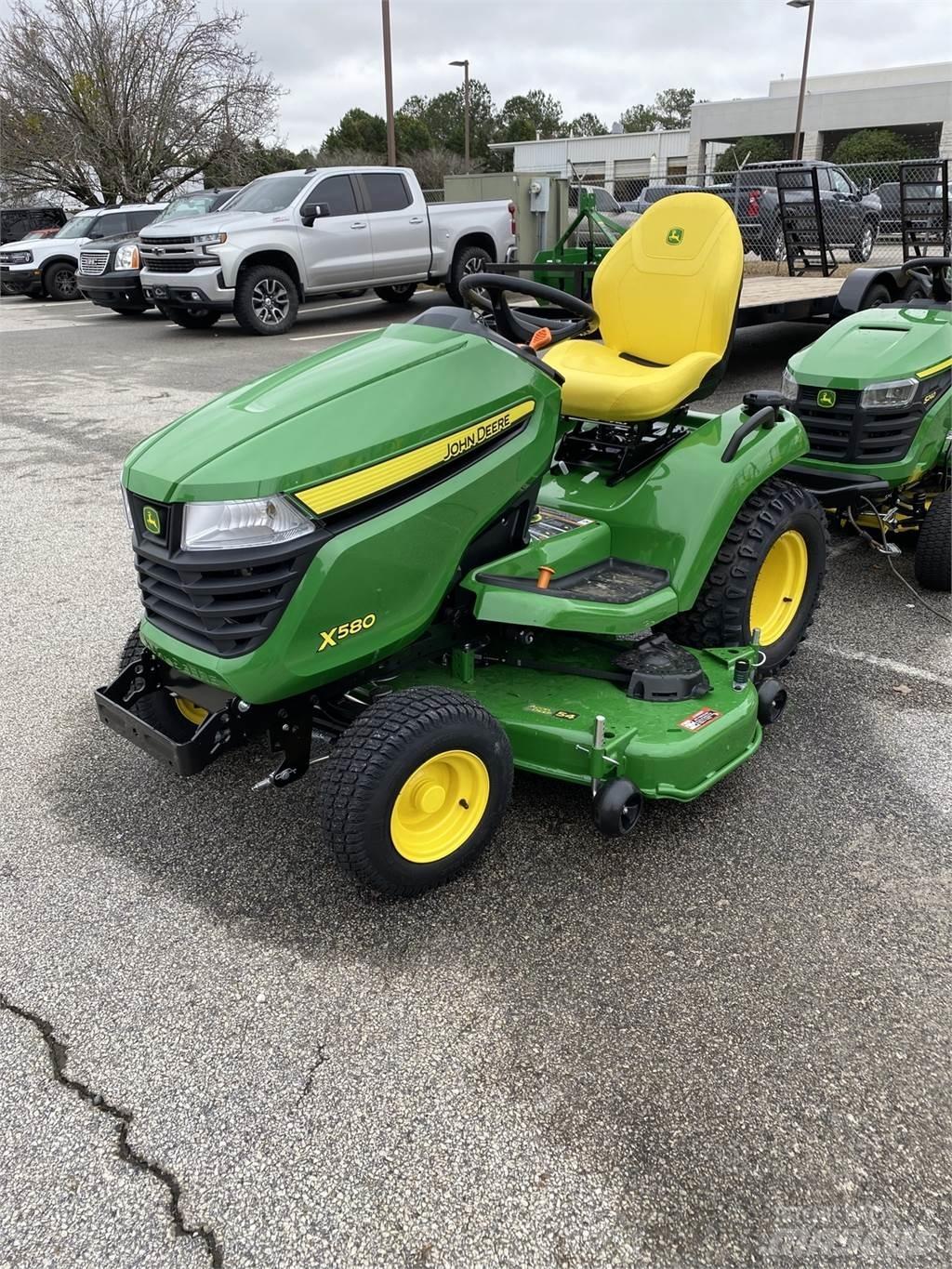 John Deere X580 جرارات مدمجة