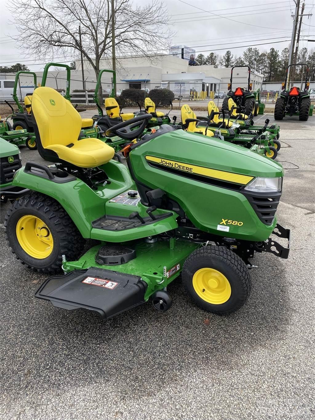 John Deere X580 جرارات مدمجة