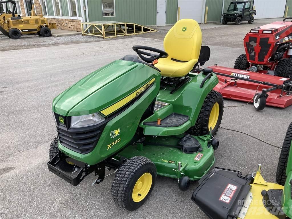 John Deere X580 جرارات مدمجة