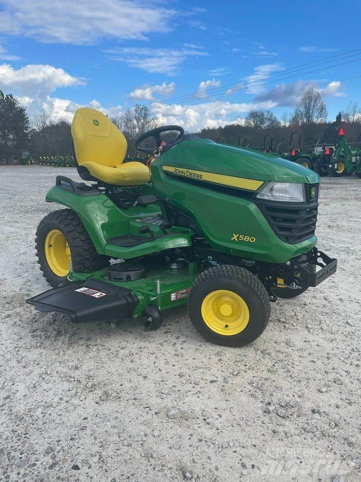 John Deere X580 ركوب الحشائش