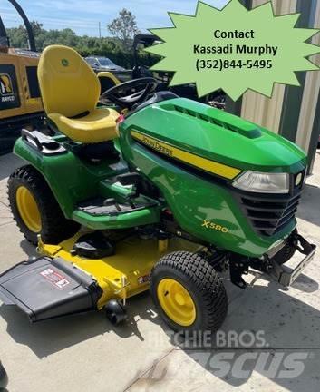 John Deere X580 جرارات مدمجة