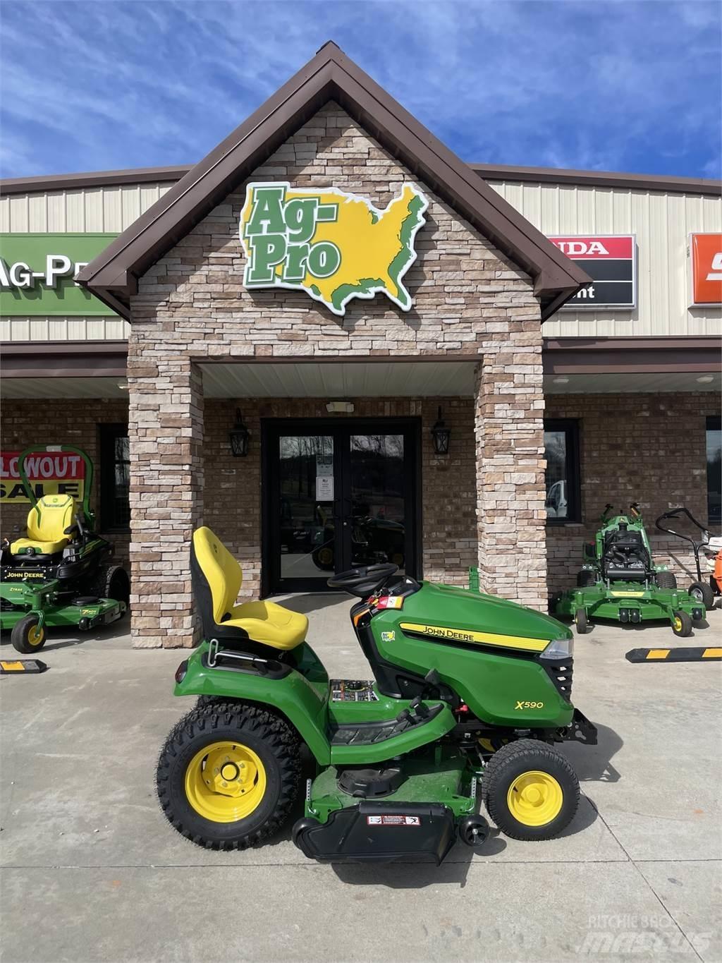 John Deere X590 جرارات مدمجة