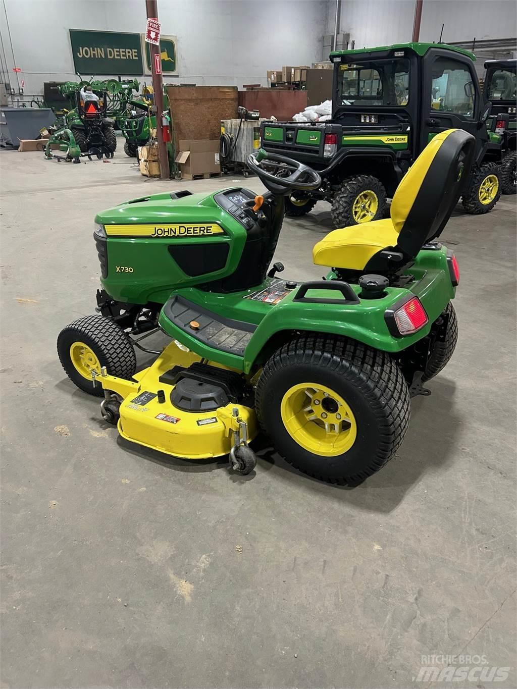 John Deere X730 جرارات مدمجة