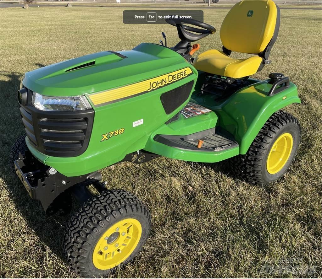John Deere X738 جرارات مدمجة