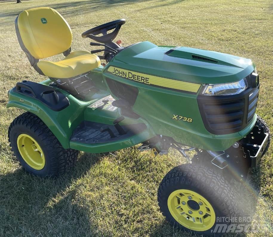 John Deere X738 جرارات مدمجة