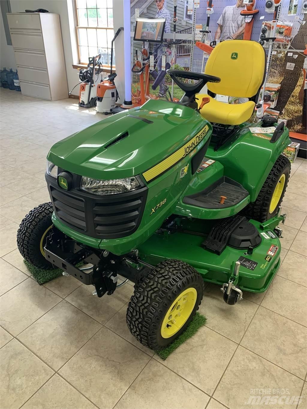 John Deere X738 جرارات مدمجة
