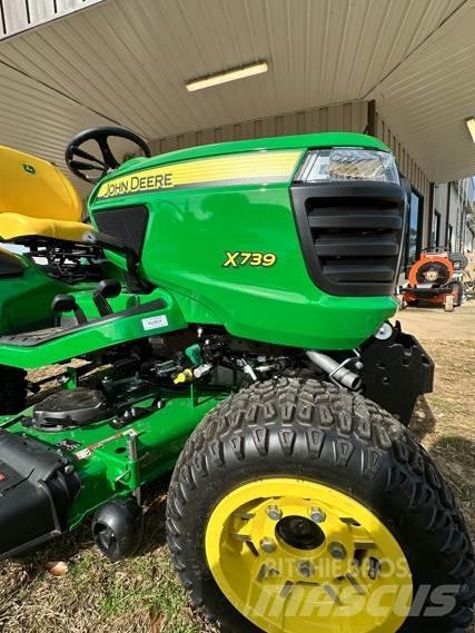 John Deere X739 جرارات مدمجة