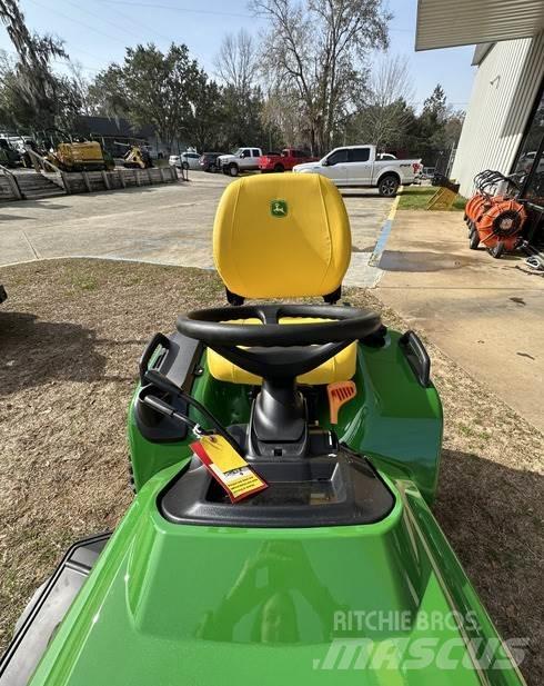 John Deere X739 جرارات مدمجة