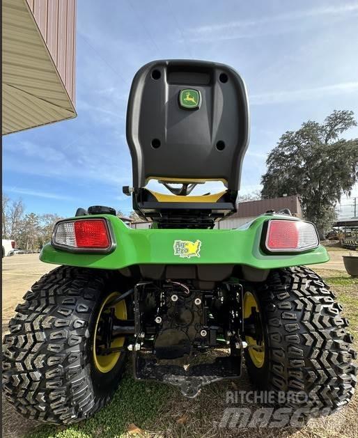 John Deere X739 جرارات مدمجة