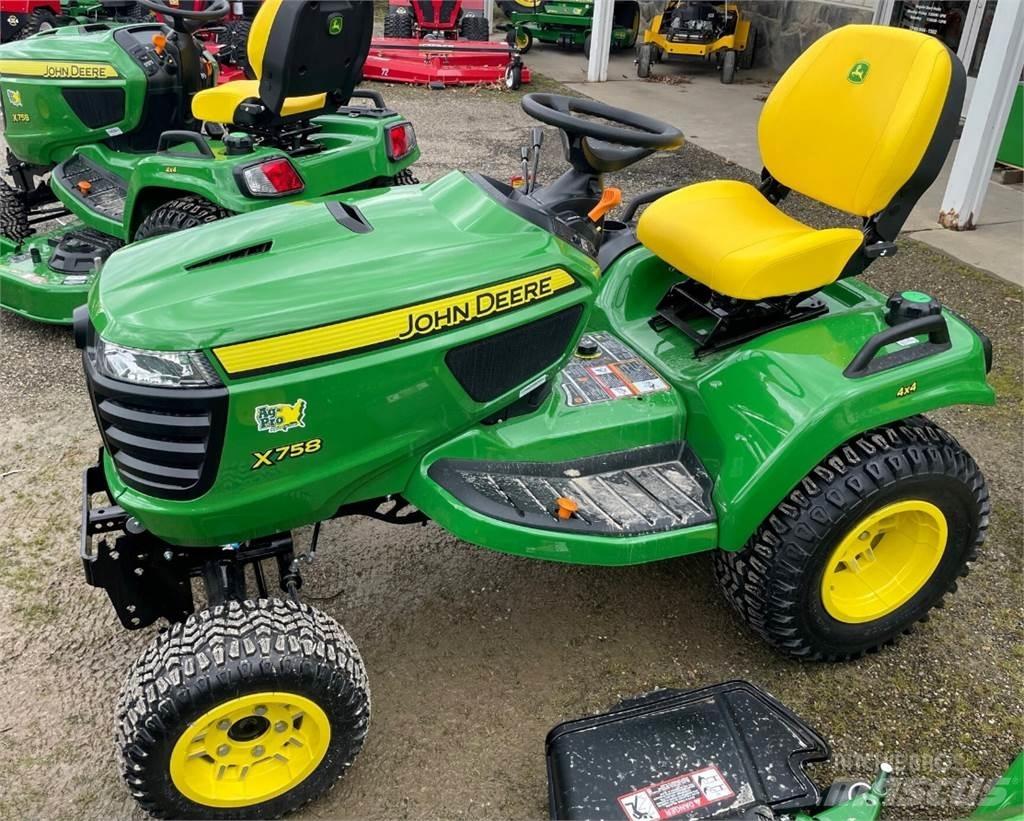 John Deere X758 جرارات مدمجة