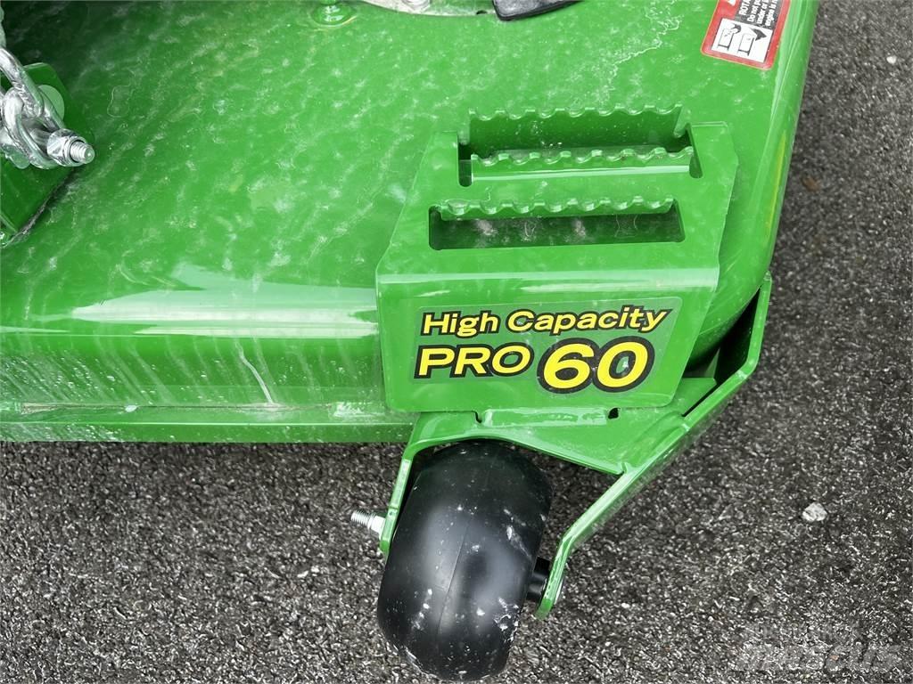 John Deere Z720E صفر محولا الدوران