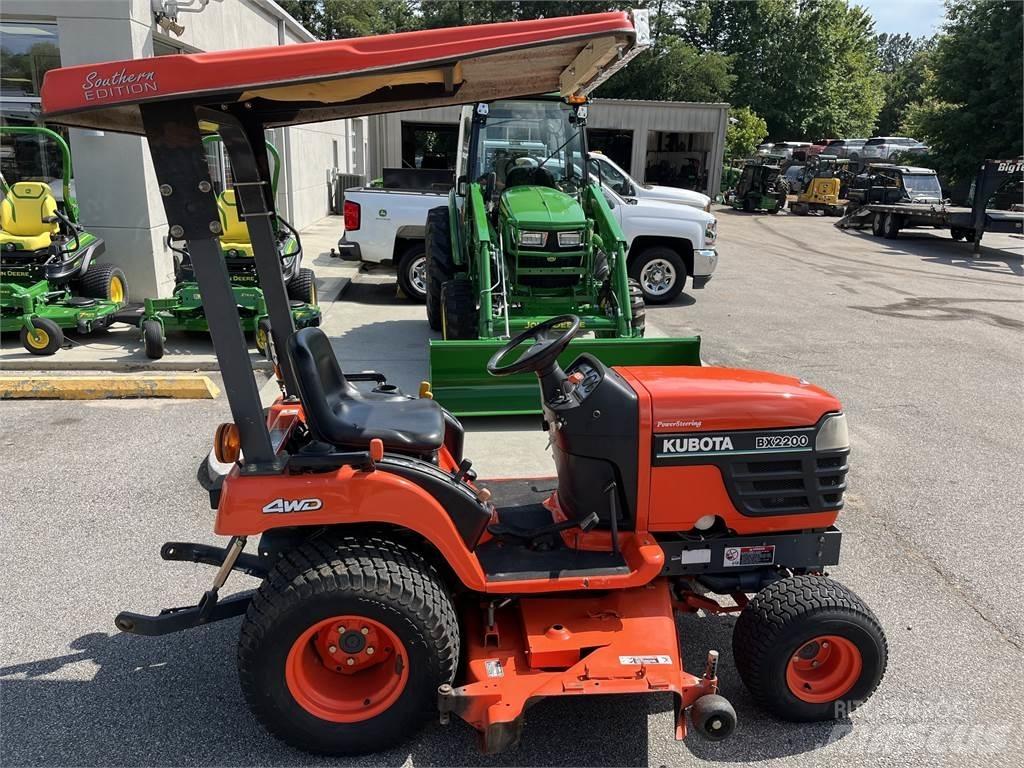 Kubota BX2200 جرارات مدمجة