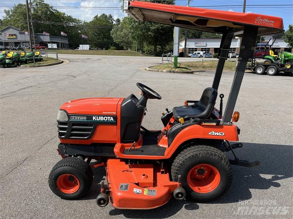 Kubota BX2200 جرارات مدمجة