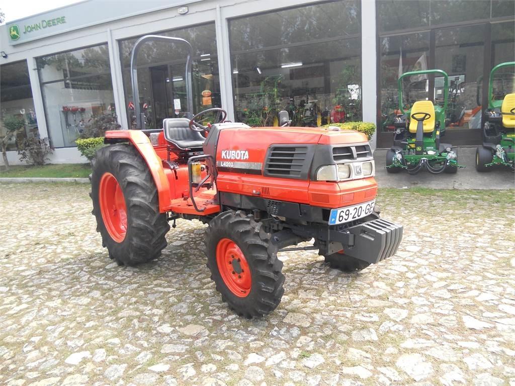 Kubota L4200 الجرارات