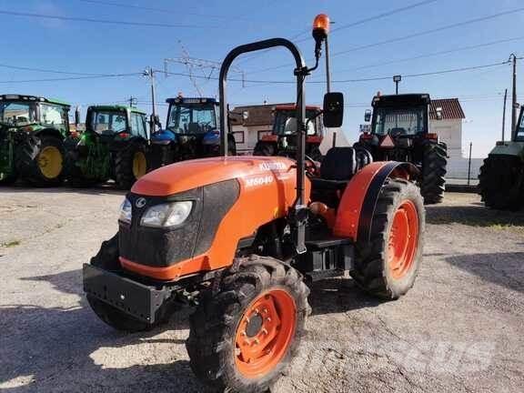Kubota M 6040 N الجرارات