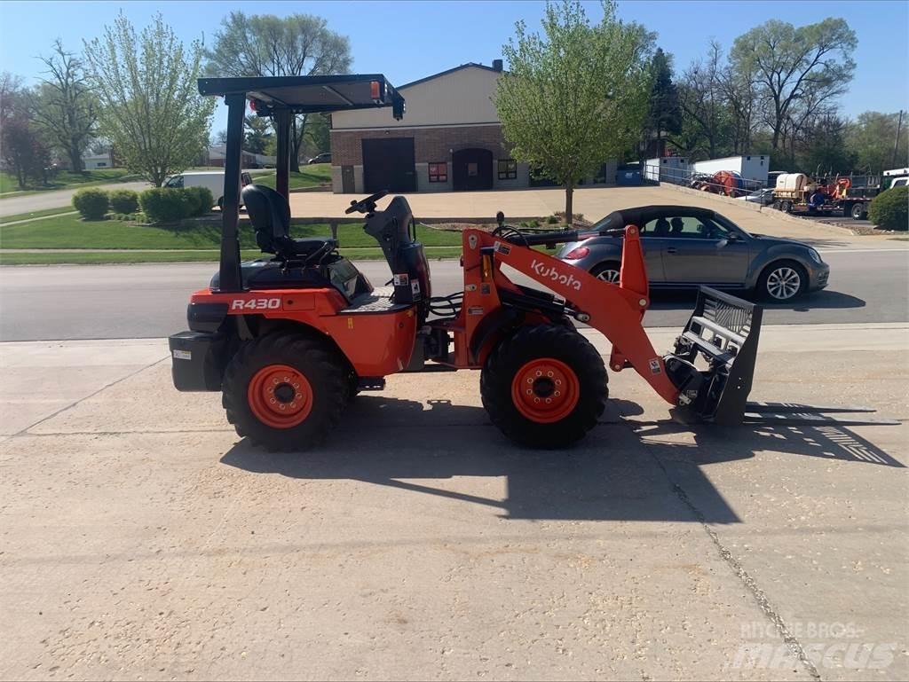 Kubota R430 لوادر صغيرة