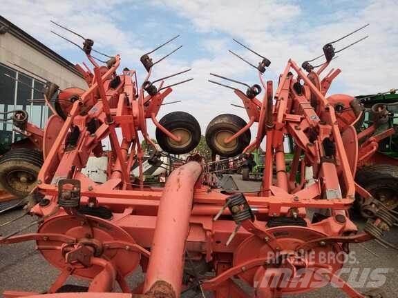 Kuhn GF 7702 مكابس وميبسات التبن