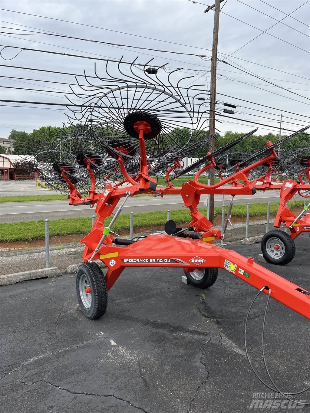 Kuhn SR110 مكابس وميبسات التبن