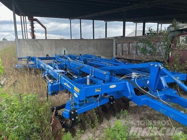 Landoll 2211-11 المحراث الحفار