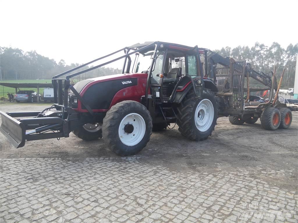 Valtra T121 رافعات ولوادر