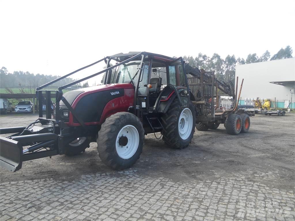 Valtra T121 رافعات ولوادر