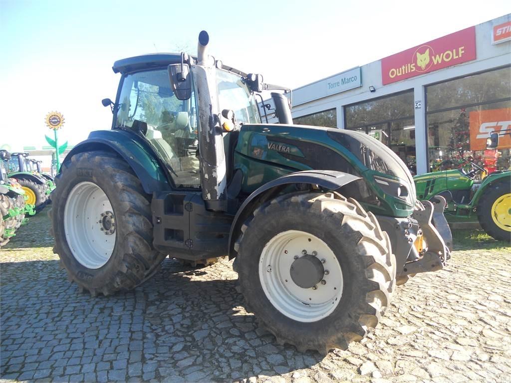 Valtra T174 الجرارات