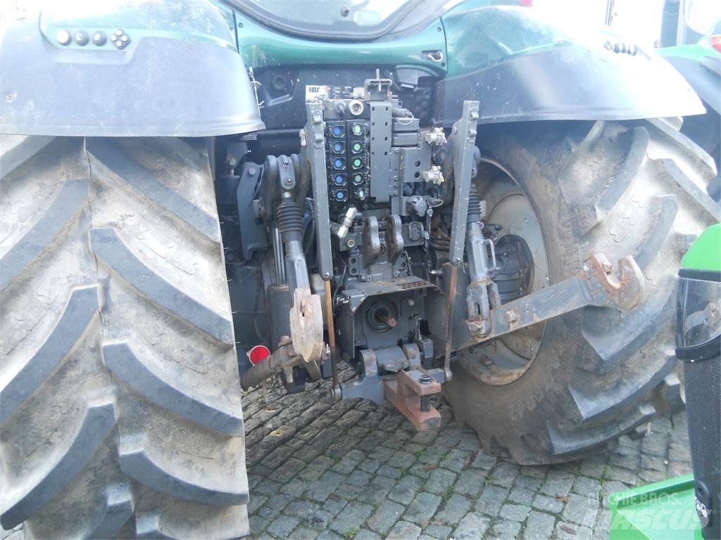 Valtra T174 الجرارات