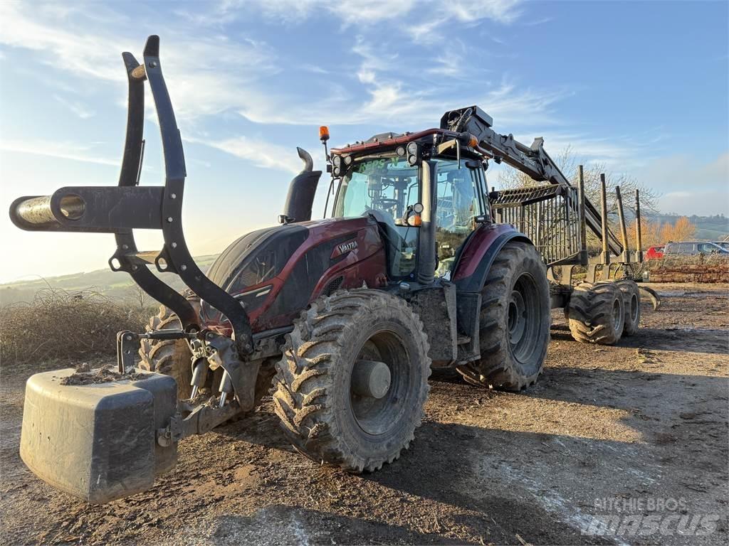 Valtra T174 شاحنات