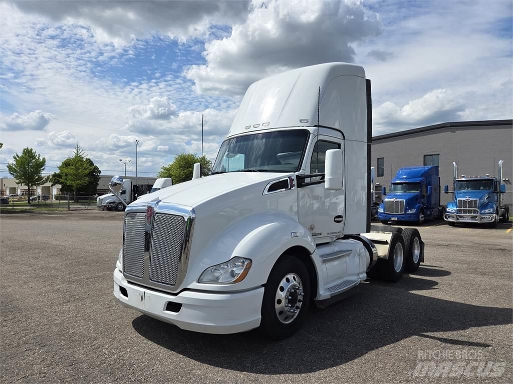 Kenworth T680 وحدات الجر