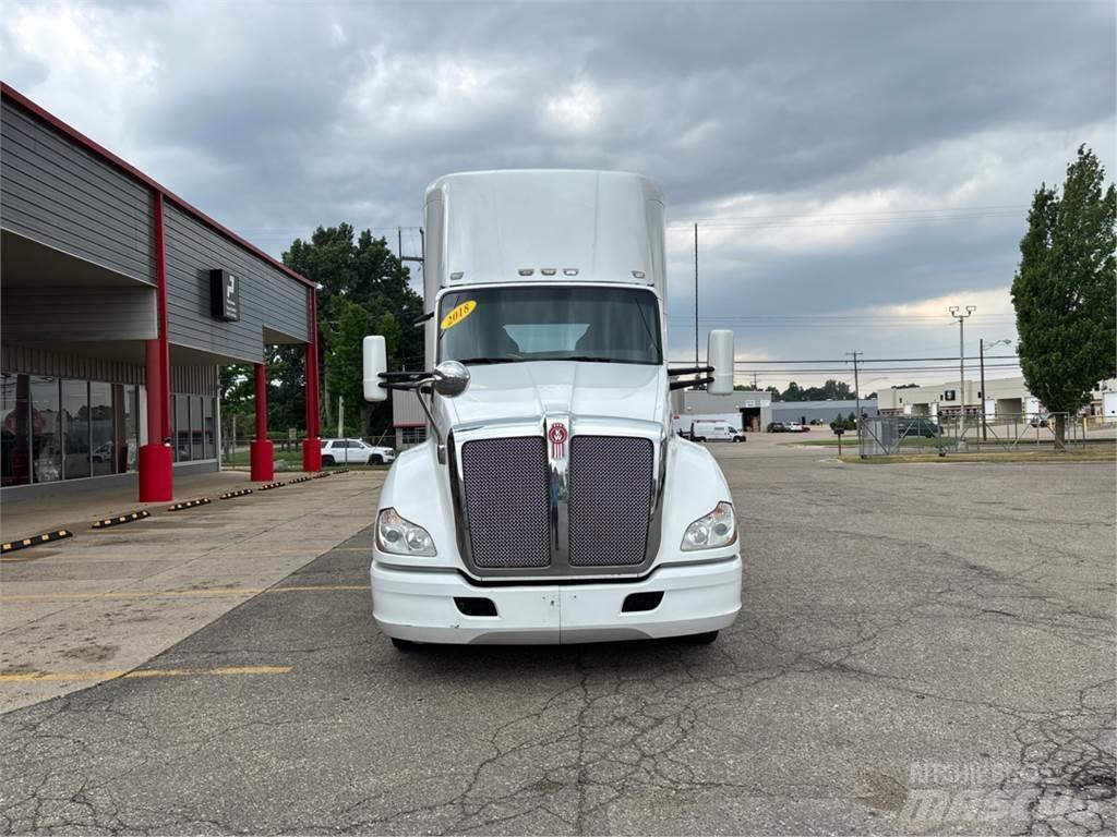 Kenworth T680 وحدات الجر