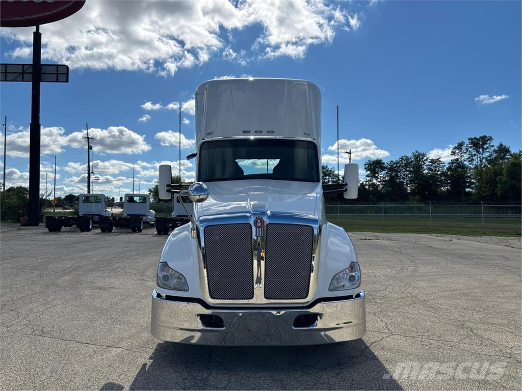 Kenworth T680 وحدات الجر