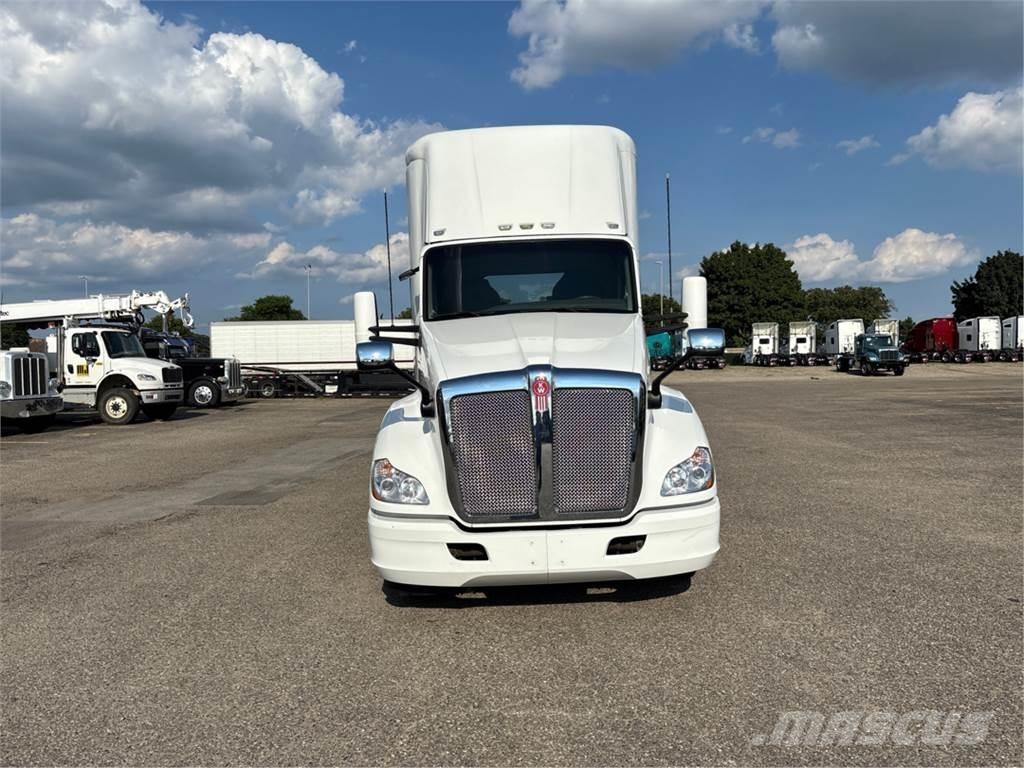 Kenworth T680 وحدات الجر