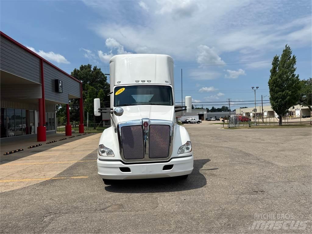 Kenworth T680 وحدات الجر