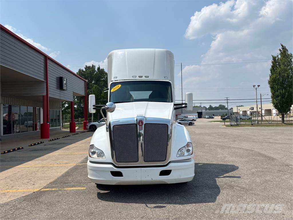 Kenworth T680 وحدات الجر