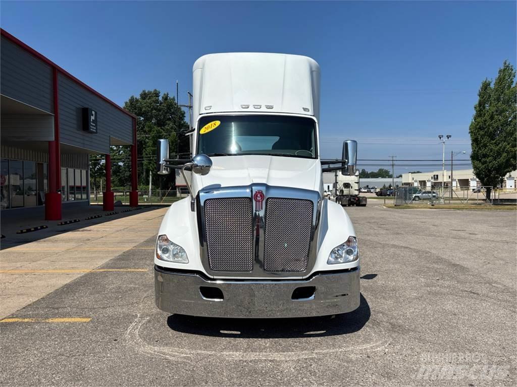Kenworth T680 وحدات الجر