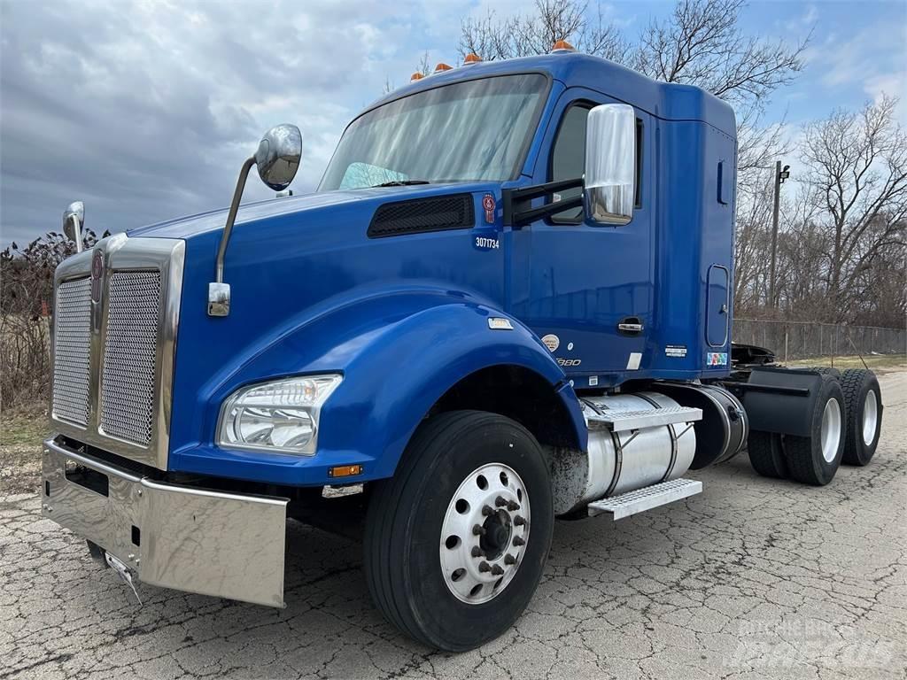 Kenworth T880 وحدات الجر