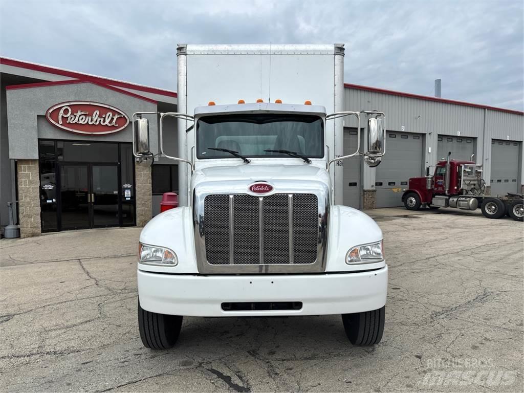 Peterbilt 337 شاحنات ذات هيكل صندوقي