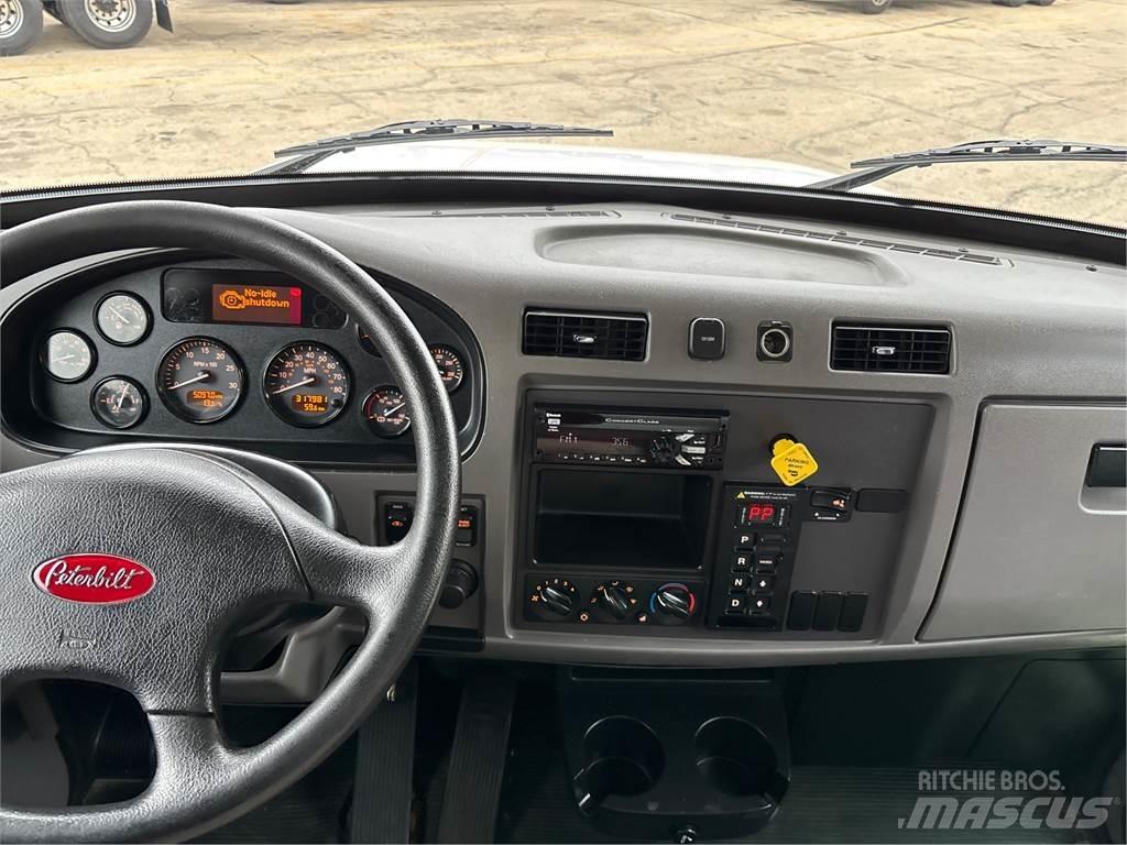 Peterbilt 337 شاحنات ذات هيكل صندوقي