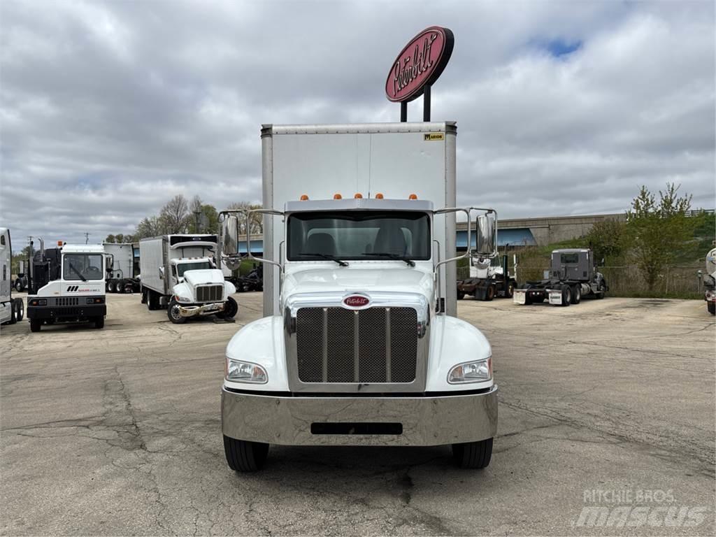 Peterbilt 337 شاحنات ذات هيكل صندوقي