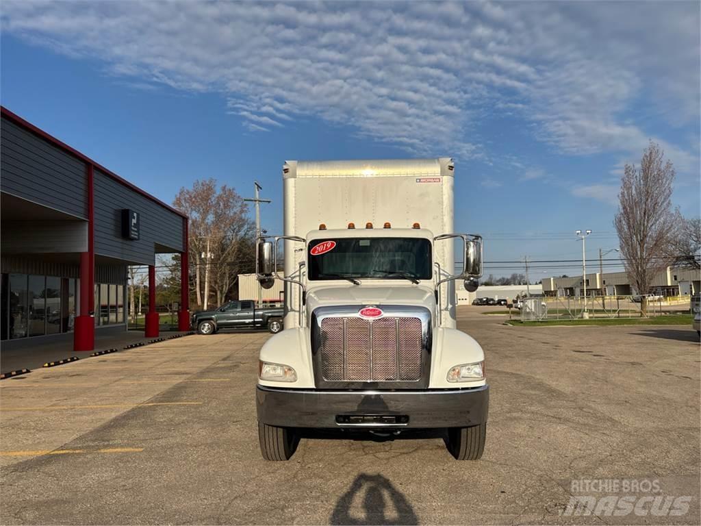 Peterbilt 337 شاحنات ذات هيكل صندوقي