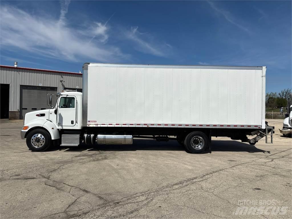 Peterbilt 337 شاحنات ذات هيكل صندوقي