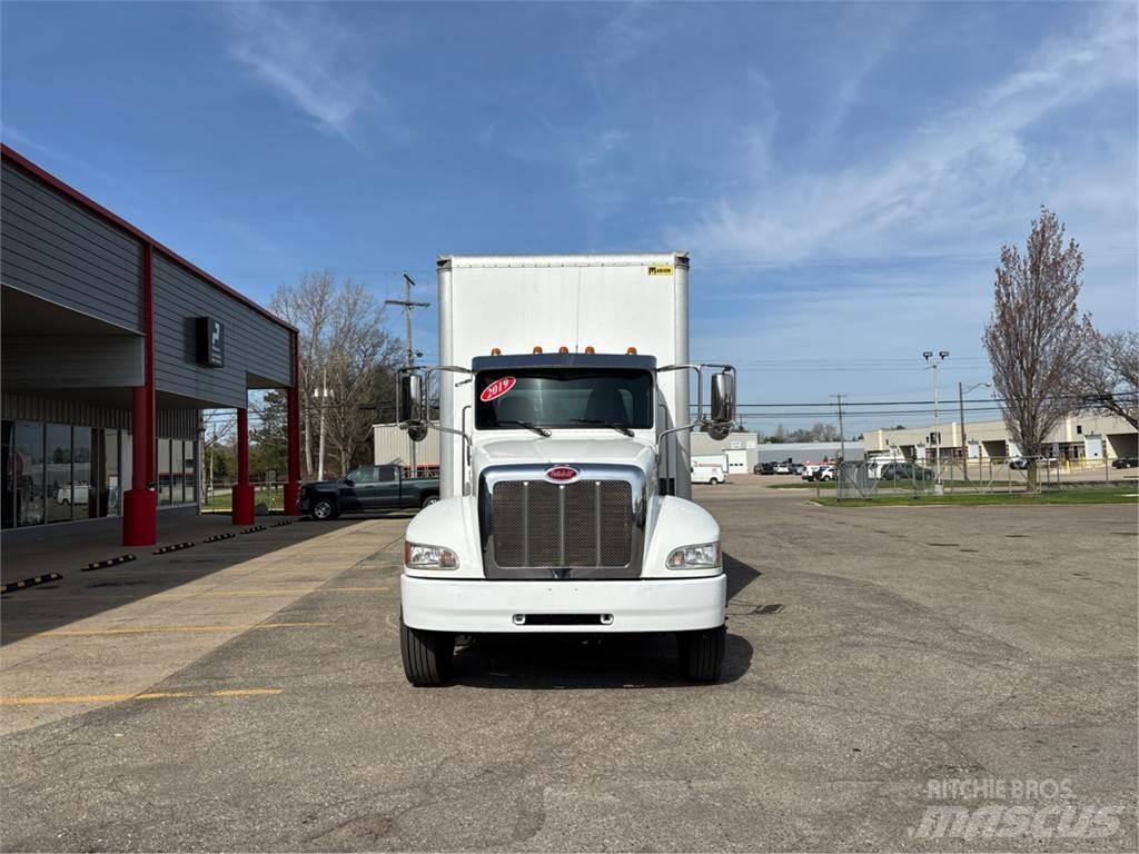 Peterbilt 337 شاحنات ذات هيكل صندوقي
